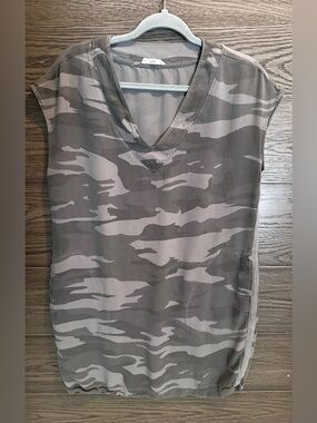 Splendid Taupe and Gray Camo V-Neck Sleeveless Tunic Dress